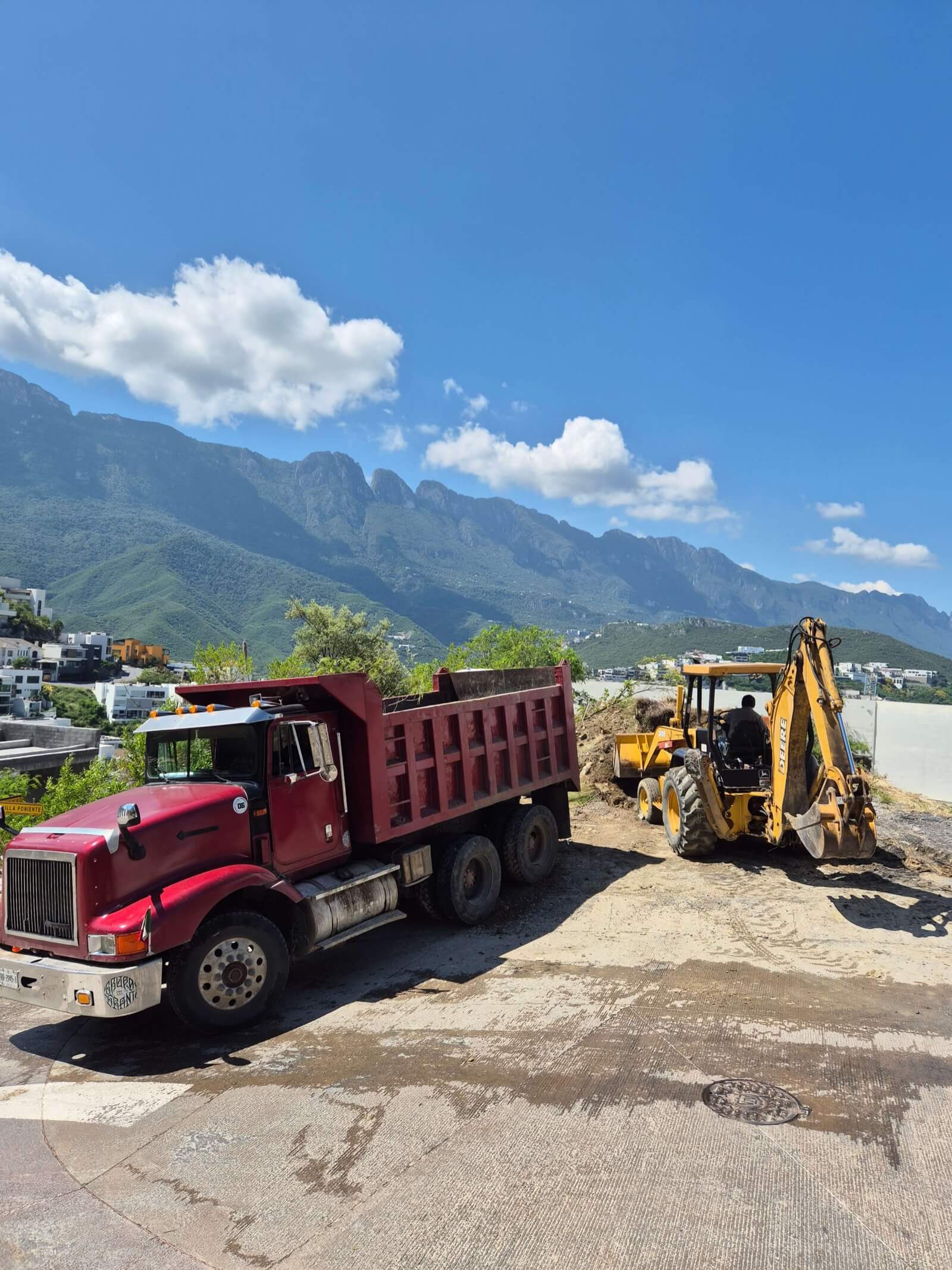 Limpieza y desmonte de terreno en Monterrey