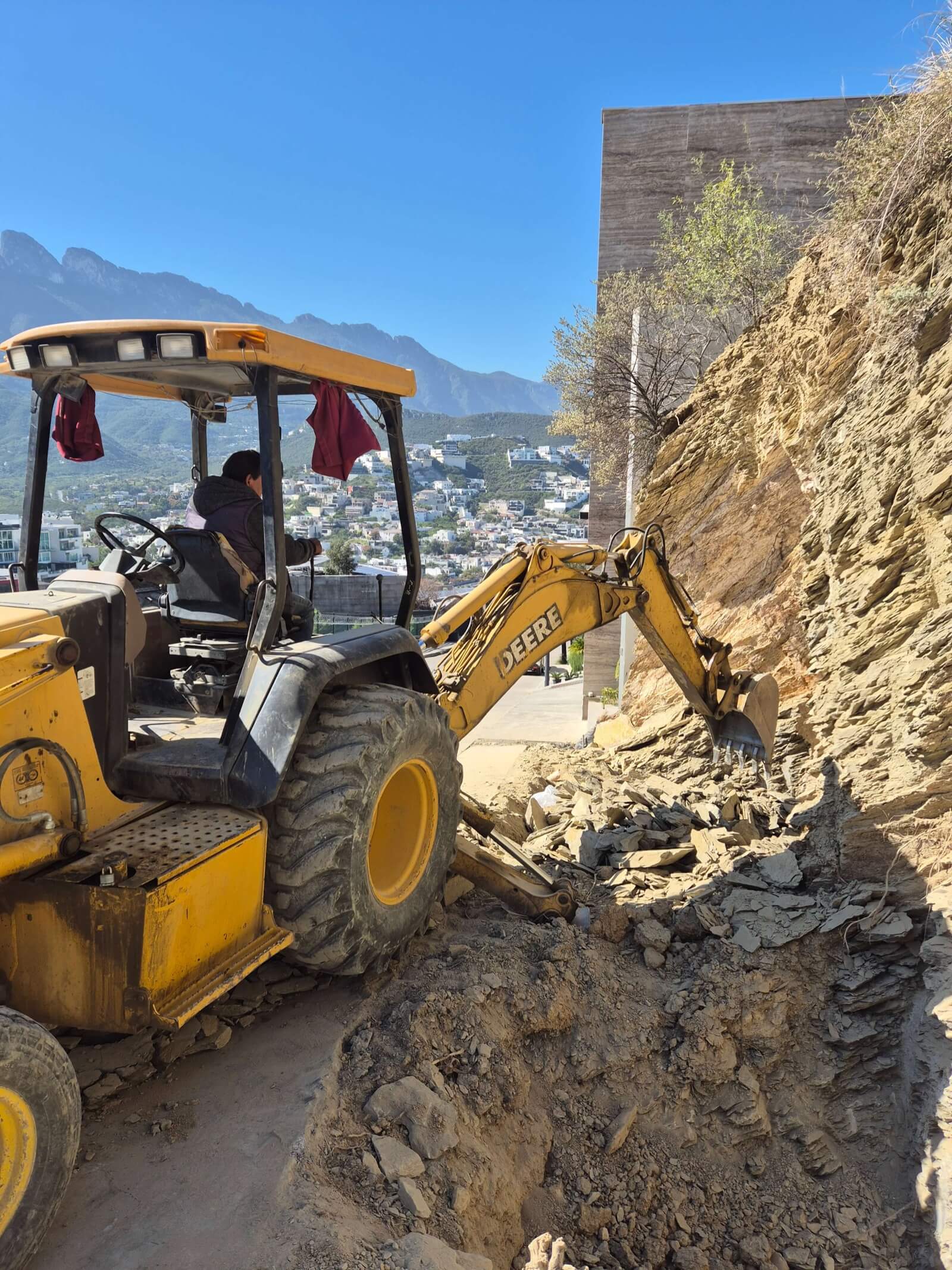 Servicios de renta de retroexcavadoras en Monterrey y AMM